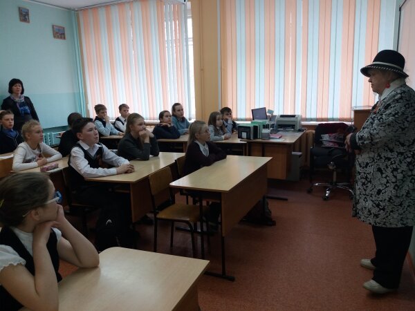 Учащиеся 5Б встретились с лидером общественного движения «Дети войны Молотовска»