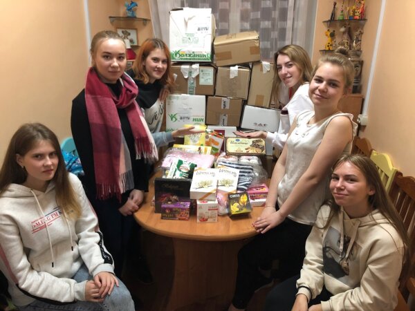 И стар, и млад помогать рад!