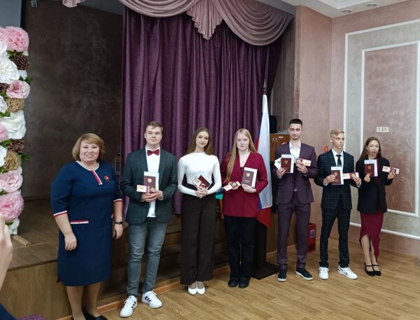 Торжественная церемония вручения аттестатов выпускникам 2025 года!